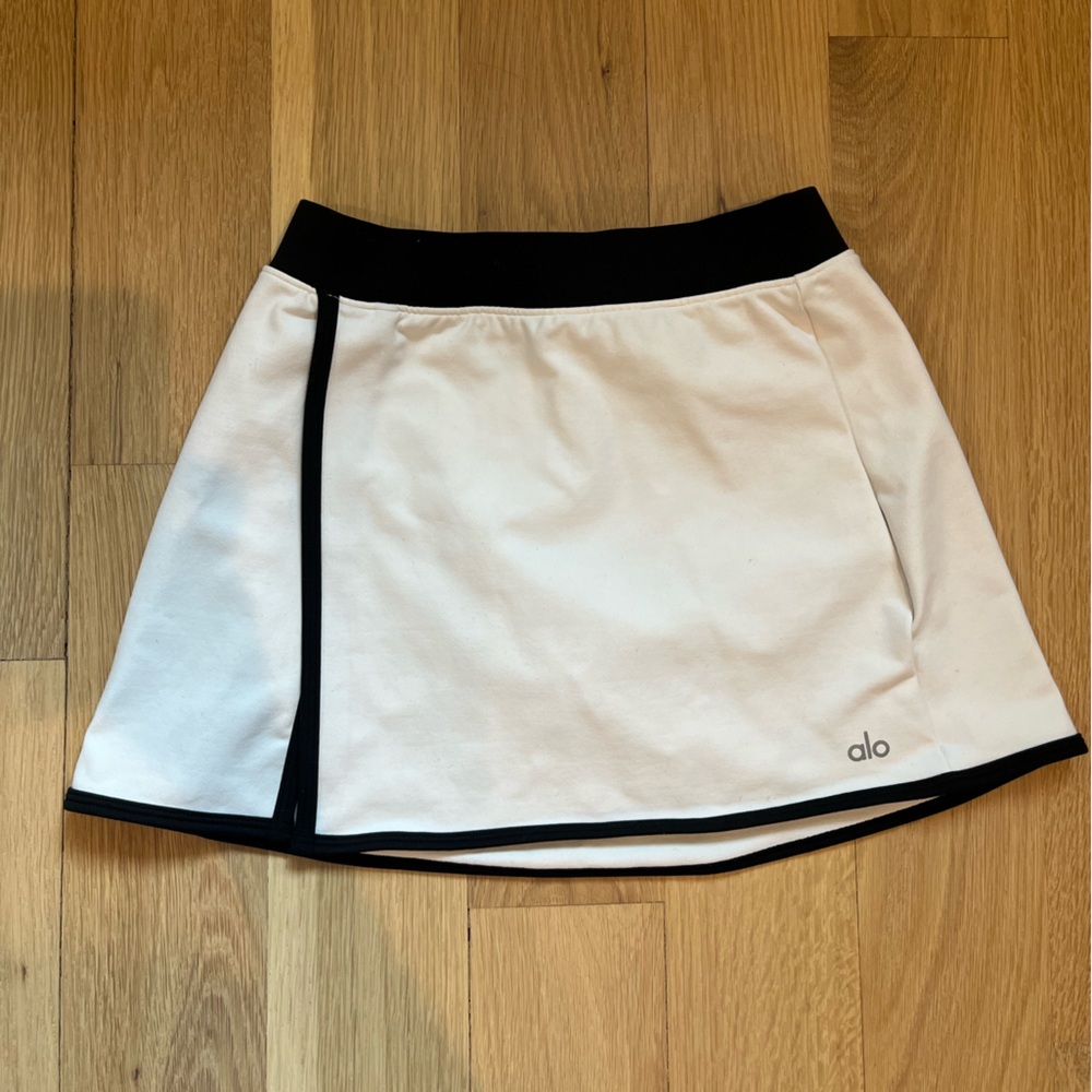 ALO Athletic Cream and Black Skirt